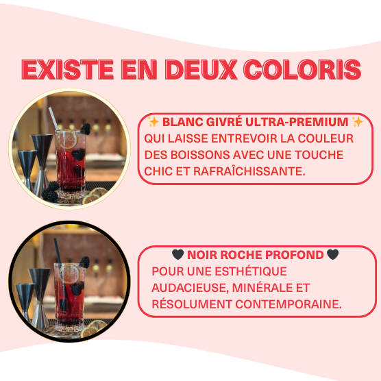Les pailles Straws-Berry présentées en blanc givré et en noir roche dans deux mêmes verres à cocktails