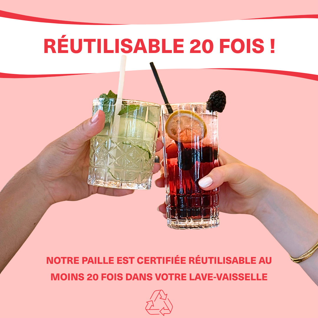 Pailles Straws-Berry blanc givré et noires roches dans deux verres à cocktails, certifiées réutilisables au moins 20 fois au lave-vaisselle