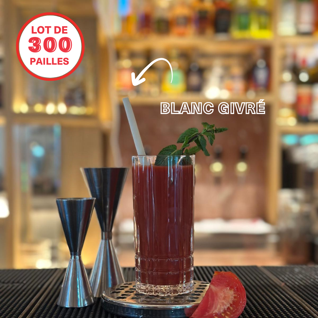 Paille blanc givré Straws-Berry dans un cocktail rouge avec menthe, sur un bar professionnel avec doseurs. Lot de 300 pailles
