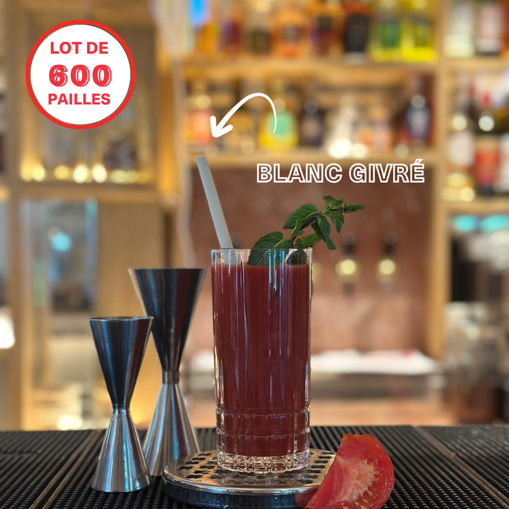 Paille blanc givré Straws-Berry dans un cocktail rouge avec menthe, sur un bar professionnel avec doseurs. Lot de 600 pailles
